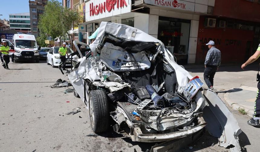 Freni patlayan kamyon caddeyi savaş alanına çevirdi
