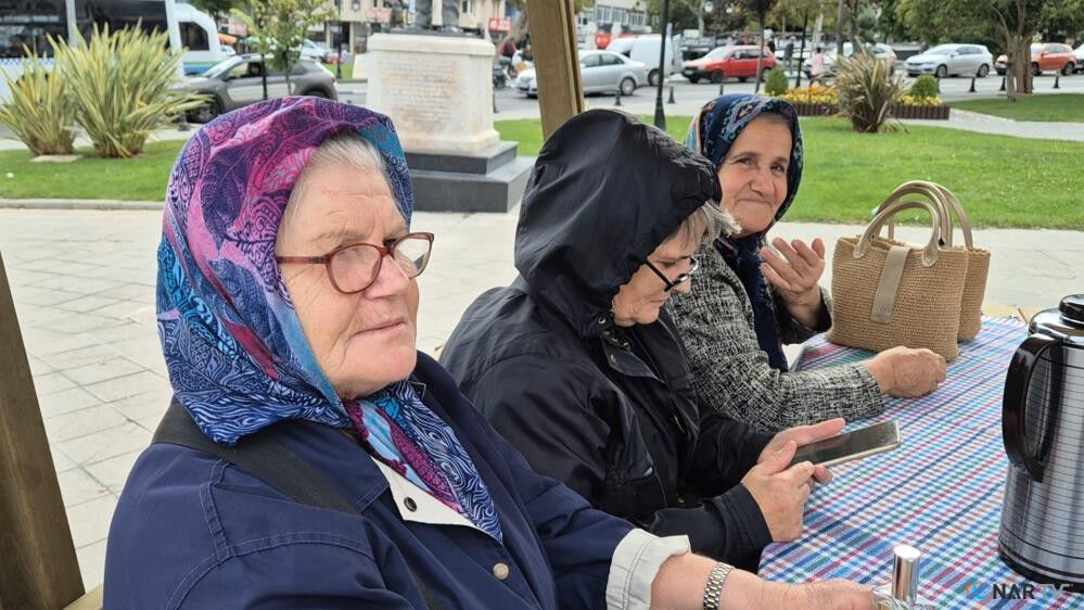 Depremden sonra dışarı çıkan vatandaşlar: "Çok korktuk".